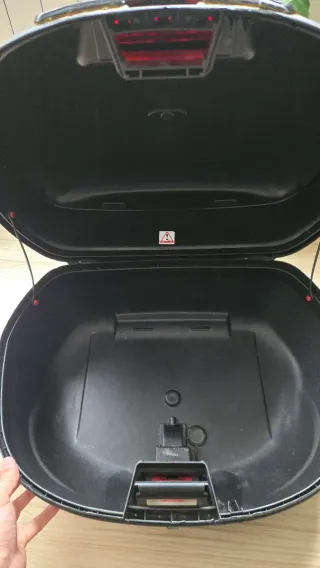 Baúl Yamaha X-City Givi Monolock con adaptor