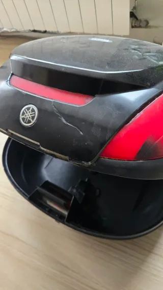 Baúl Yamaha X-City Givi Monolock con adaptor