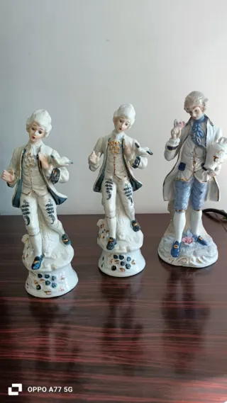 Tris statuine in porcellana