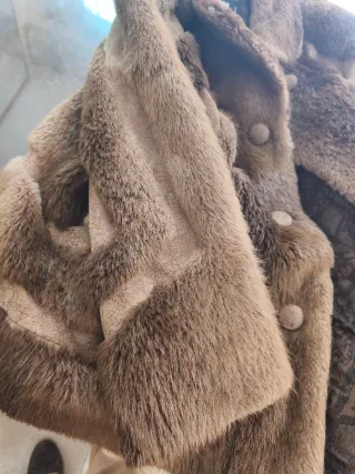 Chaquetón pelo suave beige y marrón