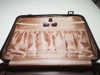 Maleta antigua de cuero marrón