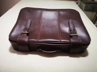 Maleta antigua de cuero marrón