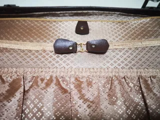 Maleta antigua de cuero marrón