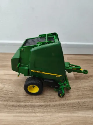 Trattore John Deere 854 giocattolo