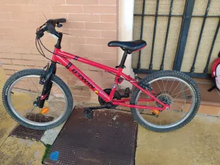 Bicicleta Infantil B'TWIN Roja