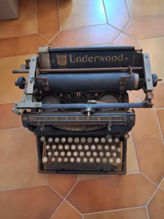 Máquina de escribir Underwood antigua