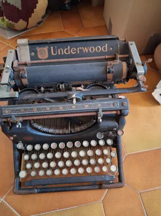 Máquina de escribir Underwood antigua