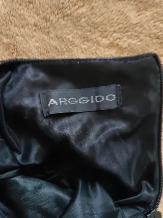 Vestido cuadros y efecto piel