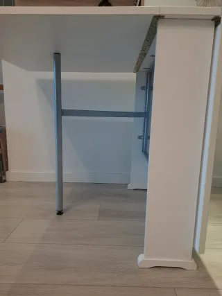 Mesa plegable blanca de cocina