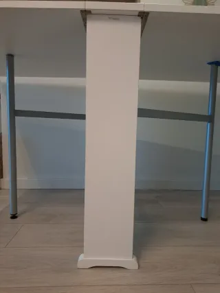 Mesa plegable blanca de cocina