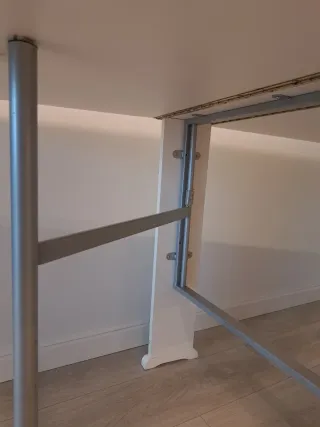 Mesa plegable blanca de cocina