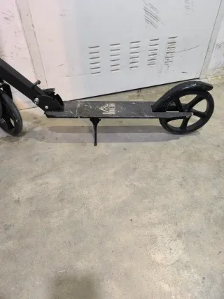 Patinete manual negro