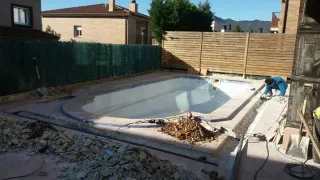 Servicios de limpieza y reparación de piscinas