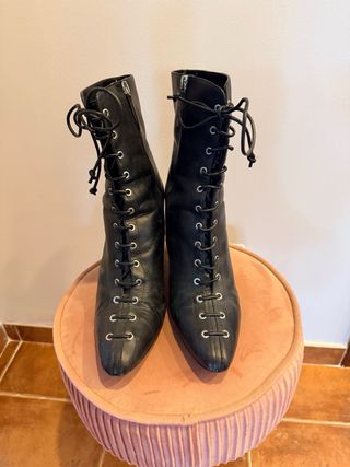 Botín piel negro cordones seminuevo