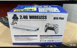 Consola de juegos blanca + 2 mandos 30000 juegos