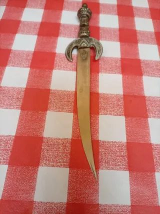 Abrecartas antiguo decorado