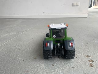 Tractor de Juguete Fendt con Pala Cargadora