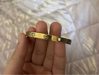 Pulsera Cartier bañada en oro con circonitas