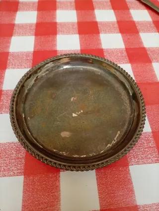 Bandeja antigua borde grabado