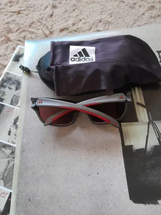 Gafas de sol Adidas grises y plateadas