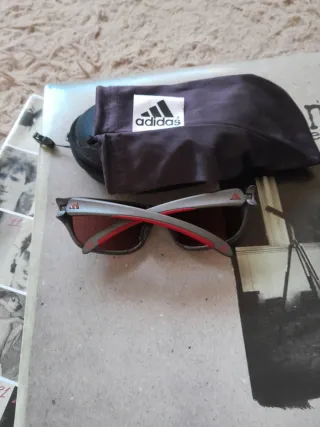Gafas de sol Adidas grises y plateadas