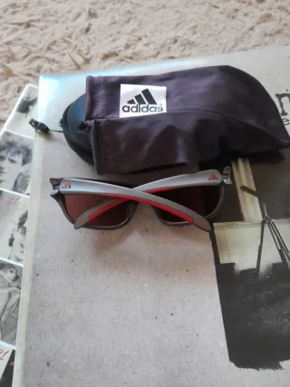 Gafas de sol Adidas grises y plateadas