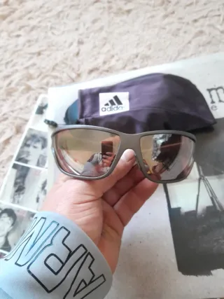 Gafas de sol Adidas grises y plateadas