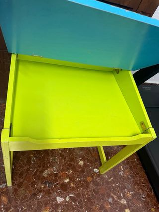 Mesita infantil azul y amarillo verdoso