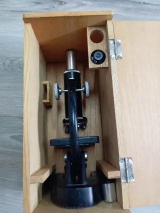 Microscopio de madera