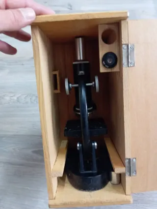 Microscopio de madera