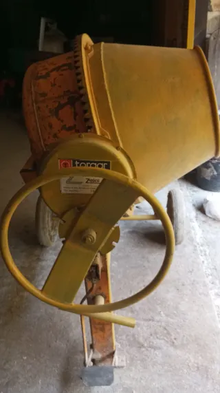 Hormigonera con motor de gasolina