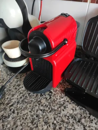 Cafetera Nespresso Roja