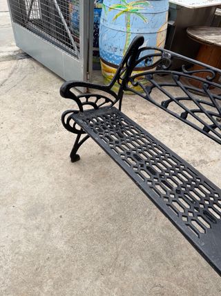 Banco antiguo de hierro forjado