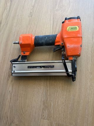 Clavadora Neumática Naranja Acero