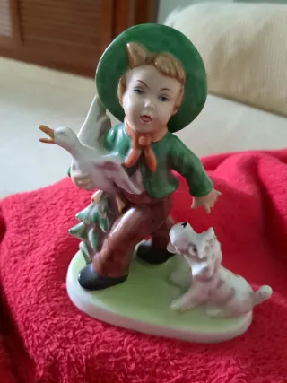 Figura niño con perro y pato alemana