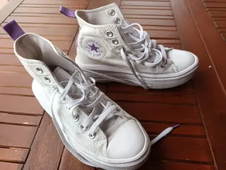 Converse Chuck Taylor All Star Morado y Blanco