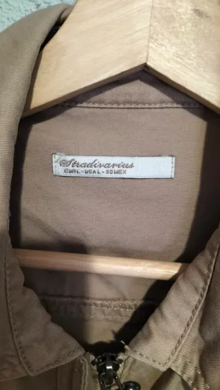 Chaqueta parka beige mujer Stradivarius