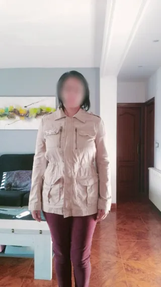 Chaqueta parka beige mujer Stradivarius