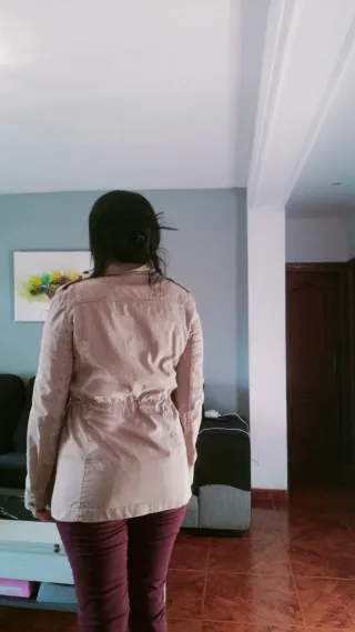 Chaqueta parka beige mujer Stradivarius