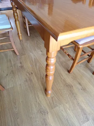 Mesa de comedor de pino