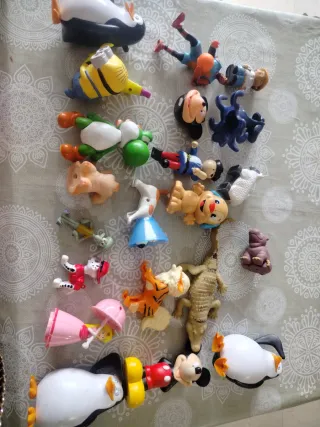 Lote de muñecos infantiles variados