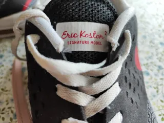 Zapatillas Nike edición Erik Koston, Negras y Roja