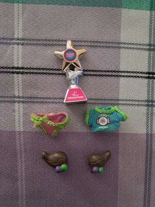 Accessori Bratz Babyz: Abbigliamento e Trofeo
