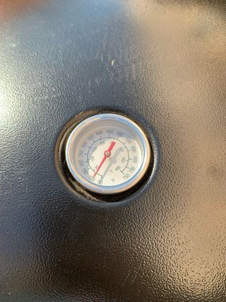 Barbecue a gas portatile con piedini pieghevoli