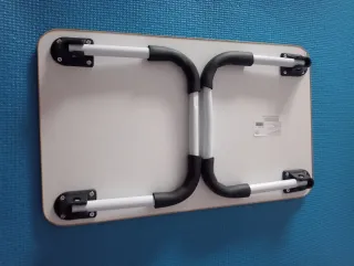 Mesa auxiliar plegable para cama