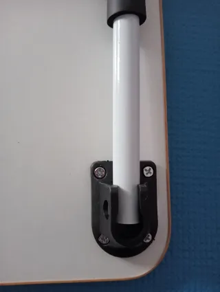 Mesa auxiliar plegable para cama