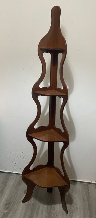 Estantería de esquina de madera