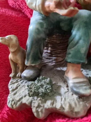 Figura cerámica abuelo y niño con perro