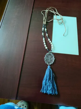 Collar largo perlas y borla azul