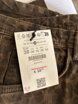 Pantalón Bershka estampado leopardo